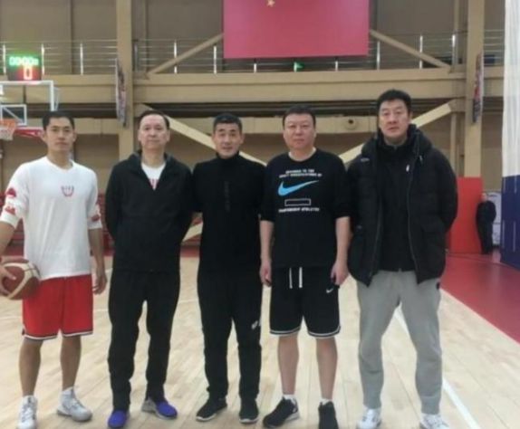 包含八一男篮豪取胜利，雄心壮志豪取参赛冠军的词条