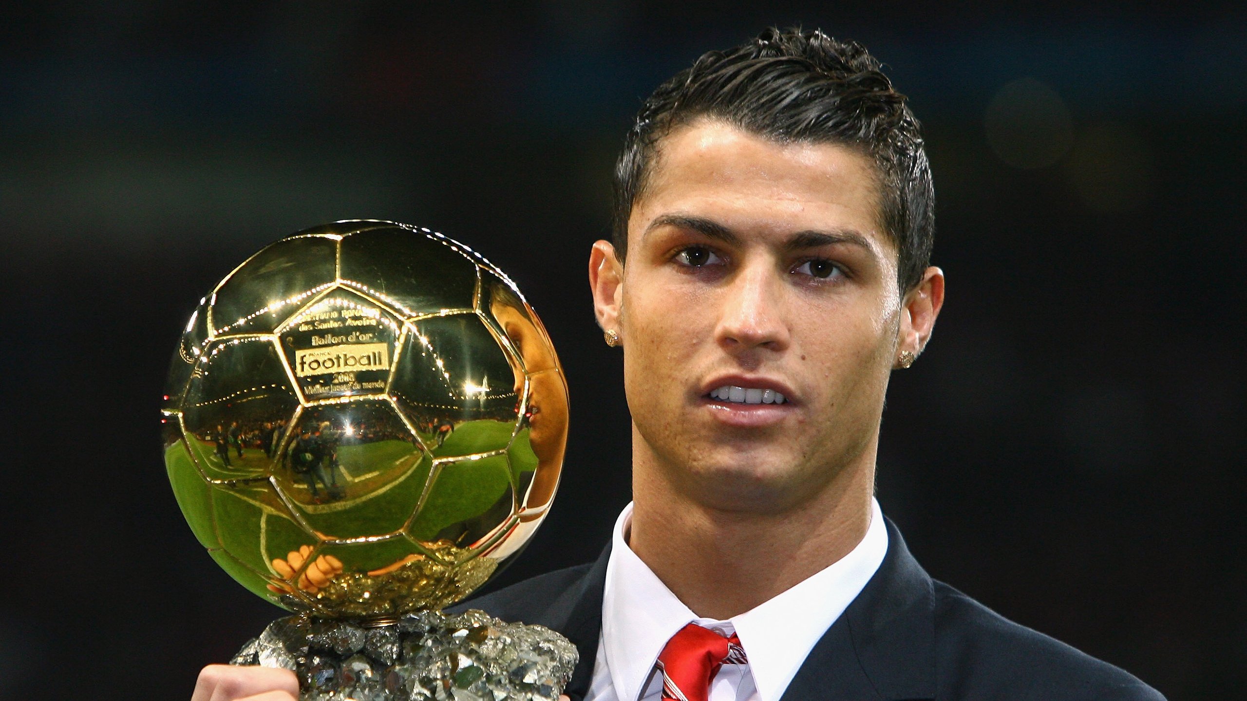 夺冠引爆全场！，莱万多夫斯基意外战胜瑞士队比赛高潮迭起